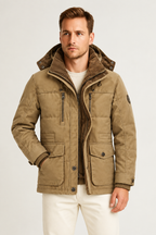 Chaqueta con capucha y bolsillos cómoda