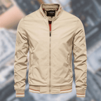 Chaqueta bomber con ribetes a rayas cómoda
