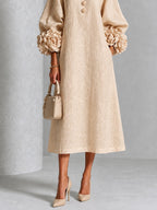 Vestido Midi Beige Floral con Botones y Mangas Florales Extravagantes