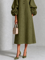 Vestido Midi Oliva con Botones de Flor y Mangas Florales Extravagantes